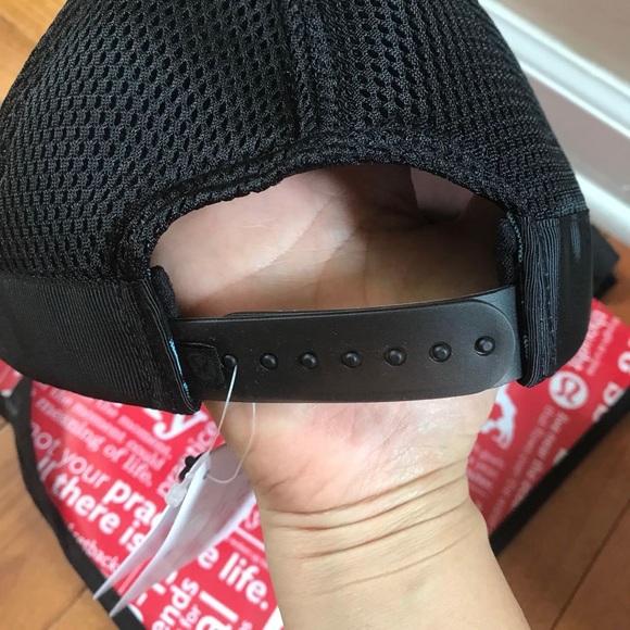 Lululemon Dash & Splash Cap II - Picture 4 of 5